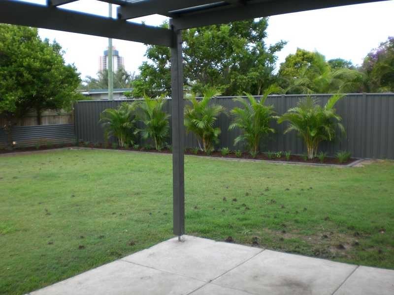 14 Naranga Avenue, Broadbeach Waters QLD 4218