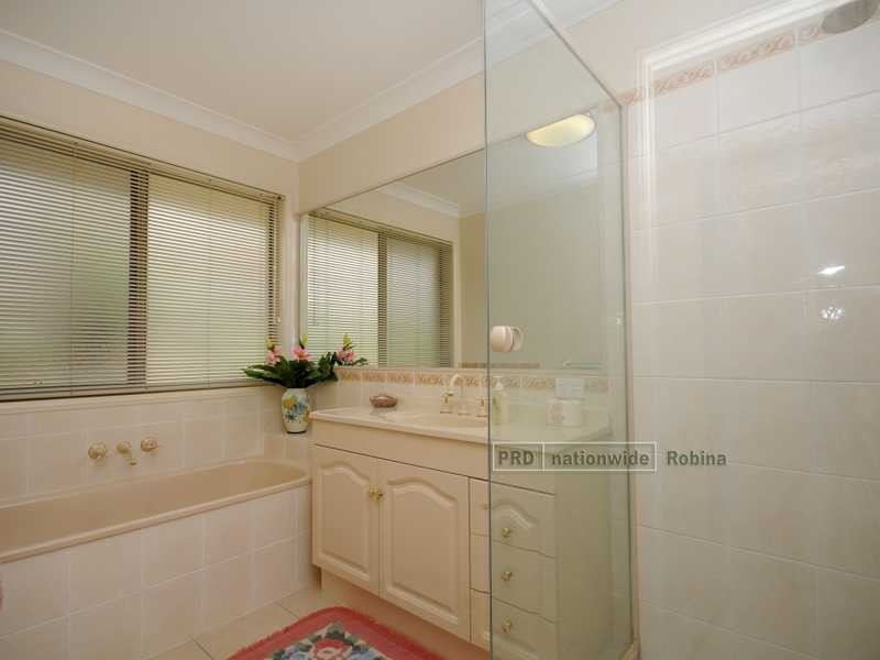 11 Aquarius Street, Reedy Creek QLD 4227