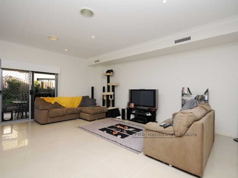 2/24 Campelles Avenue, Varsity Lakes QLD 4227