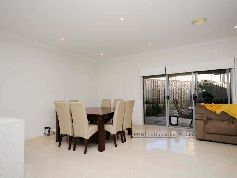 2/24 Campelles Avenue, Varsity Lakes QLD 4227