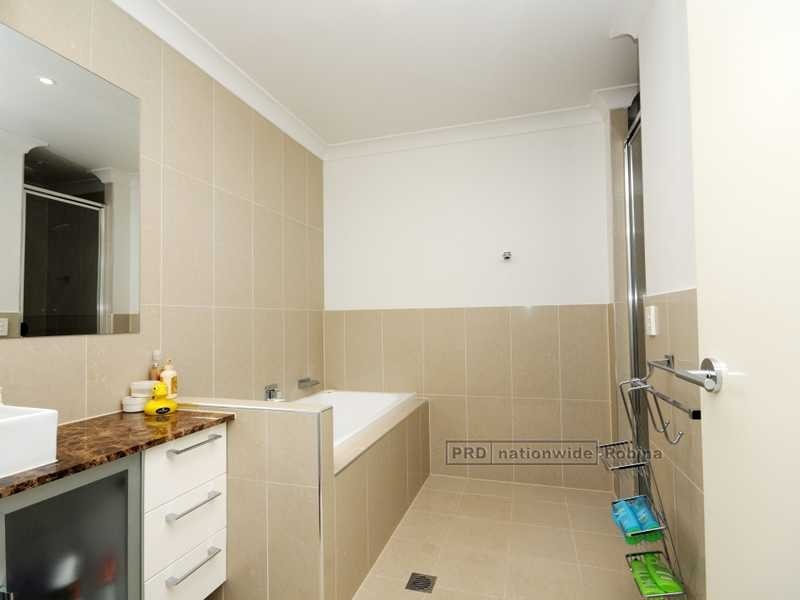 2/24 Campelles Avenue, Varsity Lakes QLD 4227