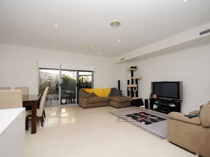 2/24 Campelles Avenue, Varsity Lakes QLD 4227