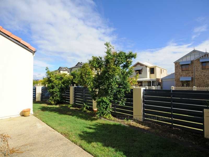 15b Tourangeau Crescent, Varsity Lakes QLD 4227