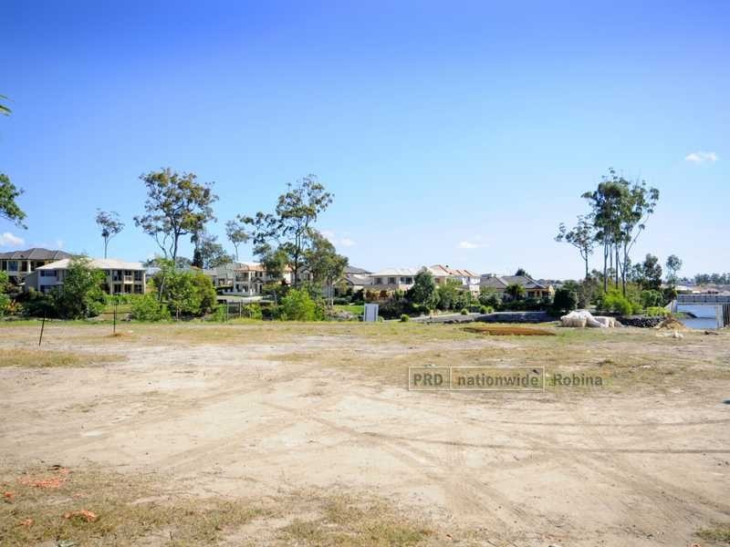 11 Valetta Crescent, Varsity Lakes QLD 4227