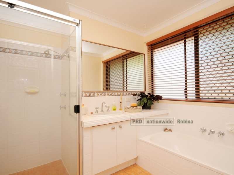 7 Turtle Street, Mermaid Waters QLD 4218