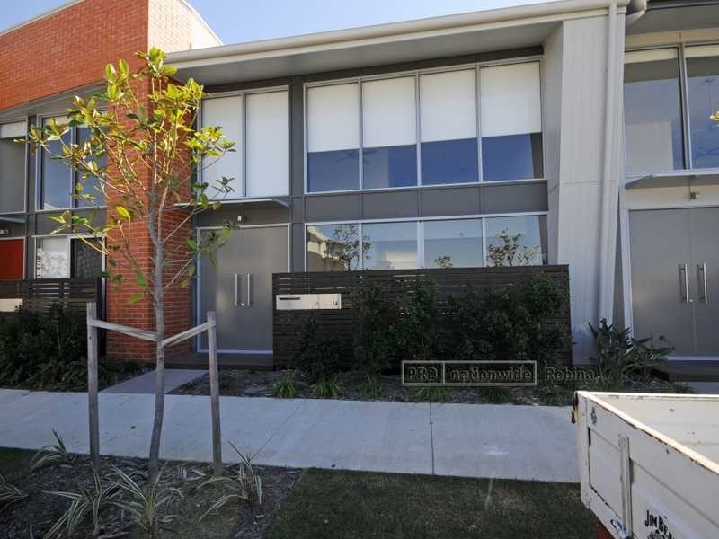 14 Lakefront Crescent, Varsity Lakes QLD 4227