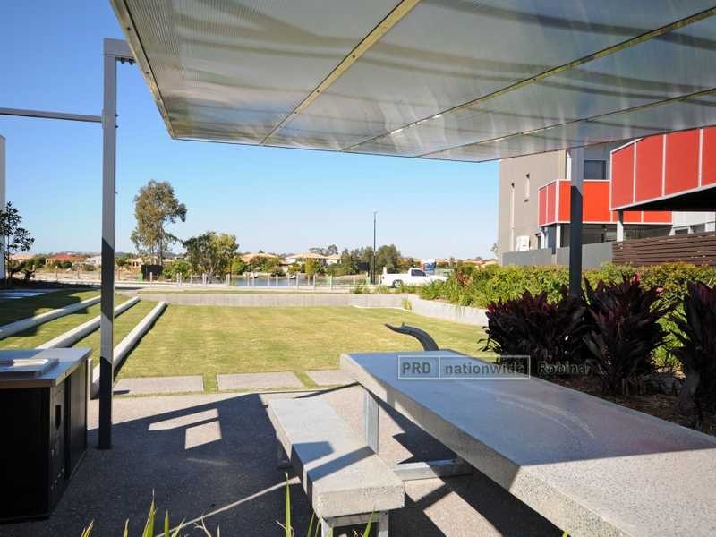 14 Lakefront Crescent, Varsity Lakes QLD 4227