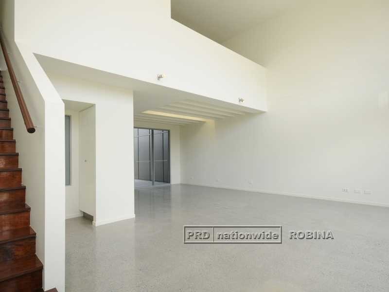 14 Lakefront Crescent, Varsity Lakes QLD 4227