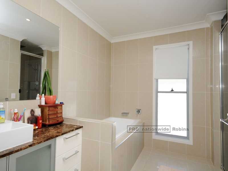 3/24 Campelles Avenue, Varsity Lakes QLD 4227