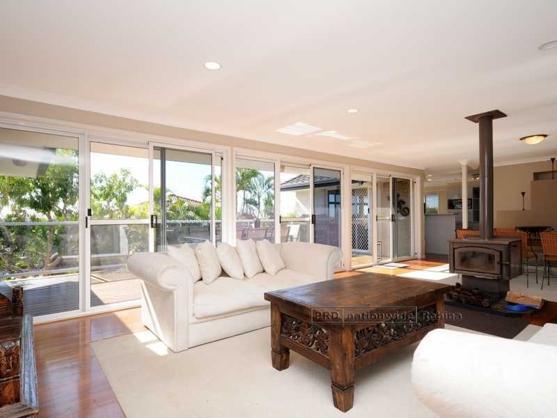 8 Macallan Street, Merrimac QLD 4226