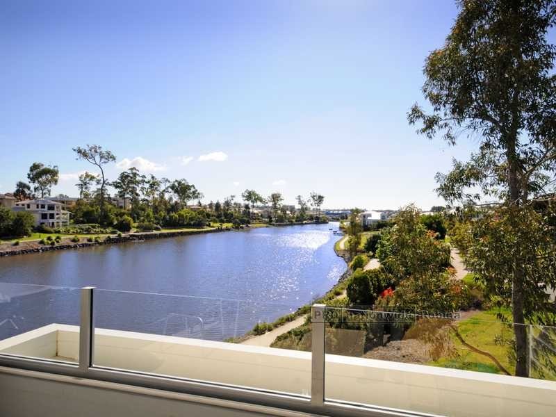 2/12 Port Peyra Crescent, Varsity Lakes QLD 4227