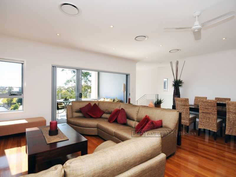 2/12 Port Peyra Crescent, Varsity Lakes QLD 4227