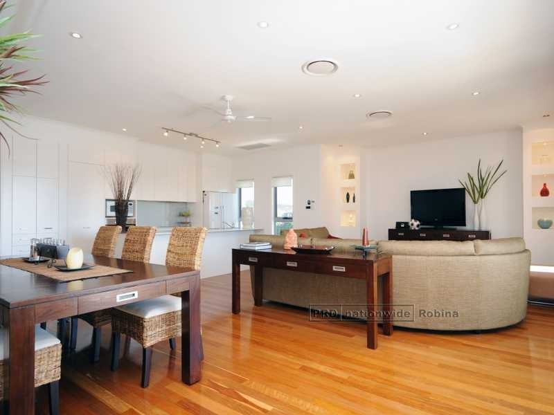 2/12 Port Peyra Crescent, Varsity Lakes QLD 4227