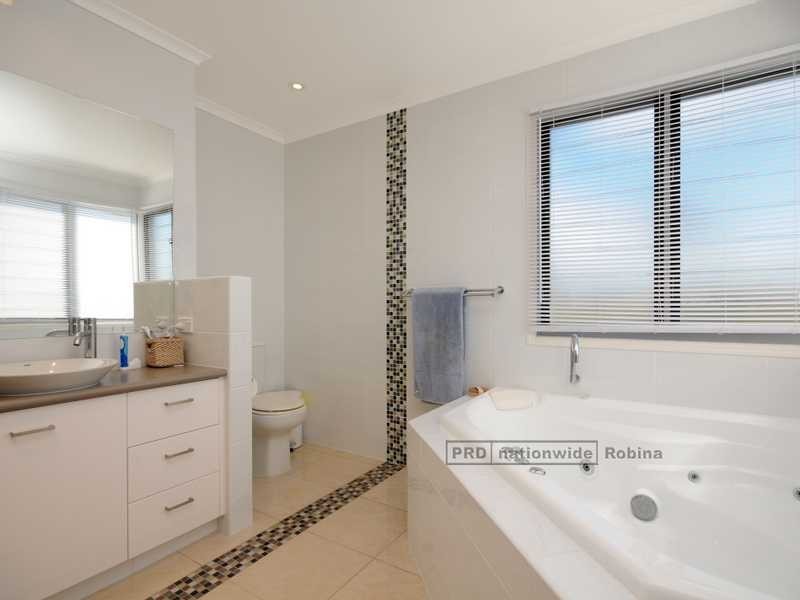 2/12 Port Peyra Crescent, Varsity Lakes QLD 4227