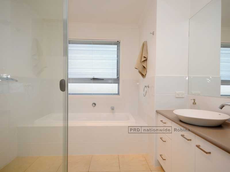2/12 Port Peyra Crescent, Varsity Lakes QLD 4227