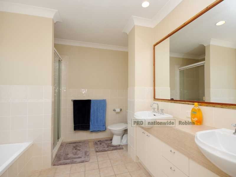 Unit 36/37 Paradise Springs Avenue, Robina QLD 4226