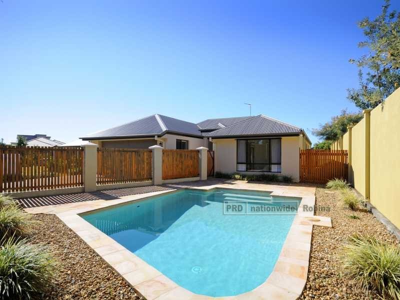 Unit 2/15 Silvermaple Street, Robina QLD 4226