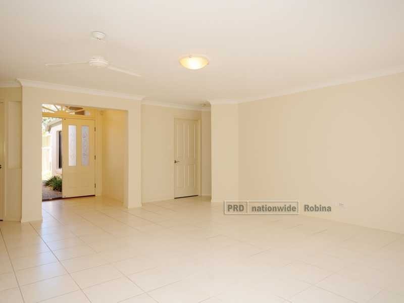Unit 2/15 Silvermaple Street, Robina QLD 4226