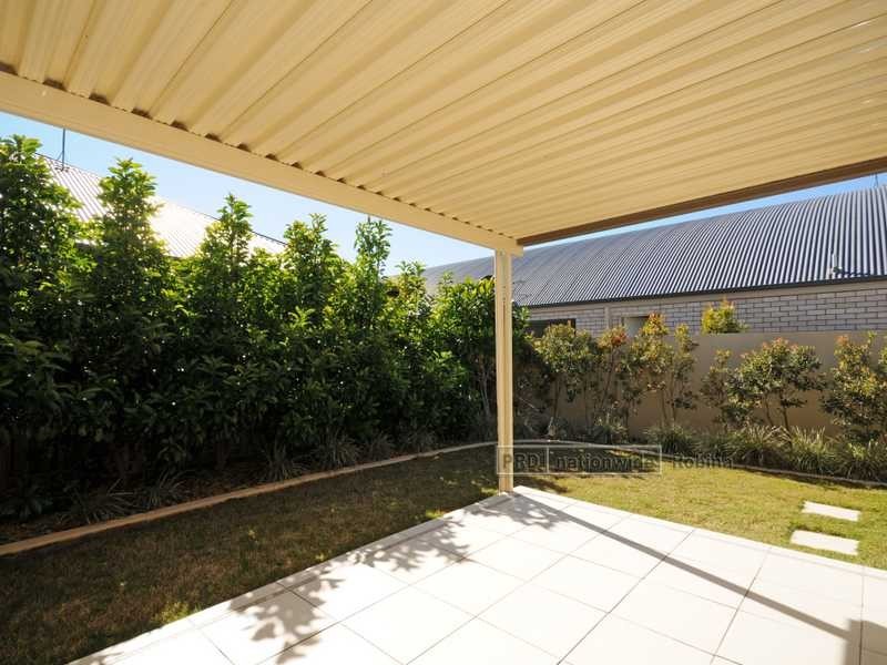 Unit 2/15 Silvermaple Street, Robina QLD 4226