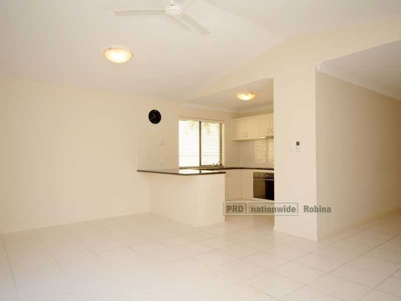 Unit 2/15 Silvermaple Street, Robina QLD 4226