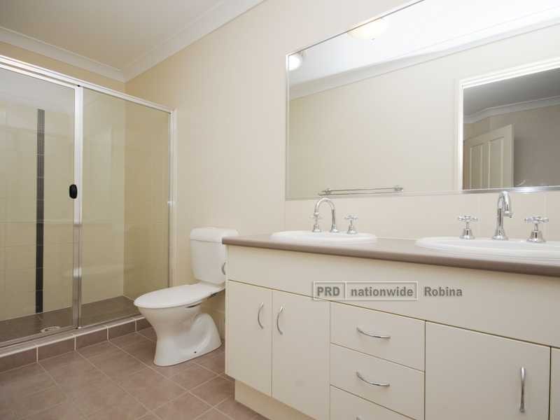 Unit 2/15 Silvermaple Street, Robina QLD 4226
