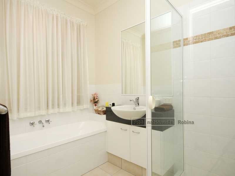 11 Andorra Place, Varsity Lakes QLD 4227