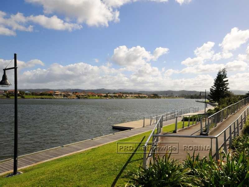 18 Palma Crescent, Varsity Lakes QLD 4227