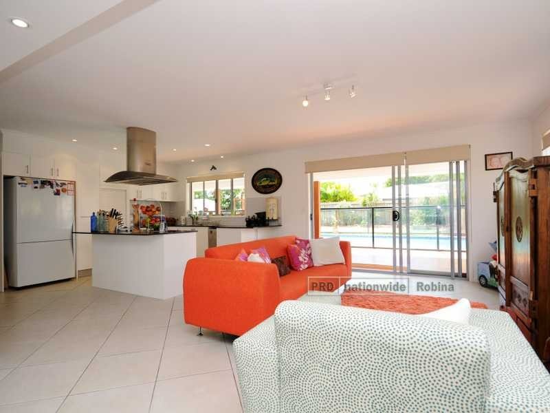 77 Burleigh Street, Burleigh Waters QLD 4220