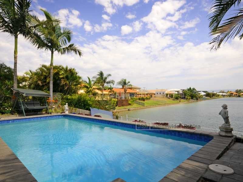 25 Tannah Court, Broadbeach Waters QLD 4218