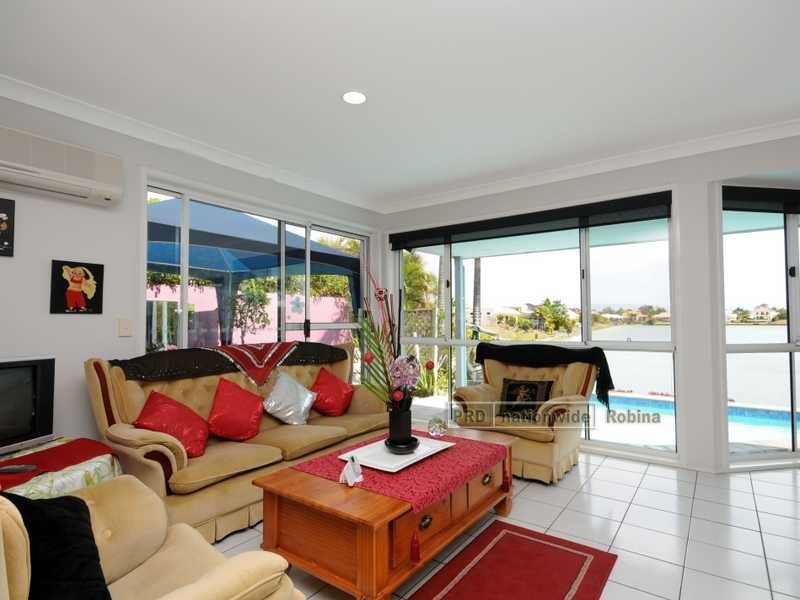 25 Tannah Court, Broadbeach Waters QLD 4218