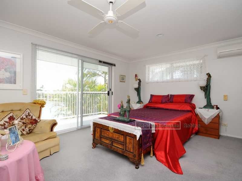 25 Tannah Court, Broadbeach Waters QLD 4218