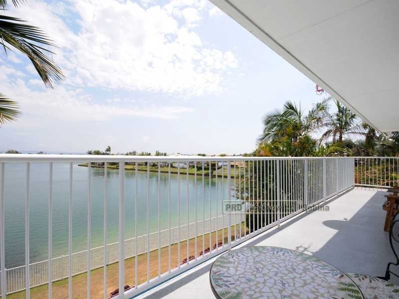 25 Tannah Court, Broadbeach Waters QLD 4218