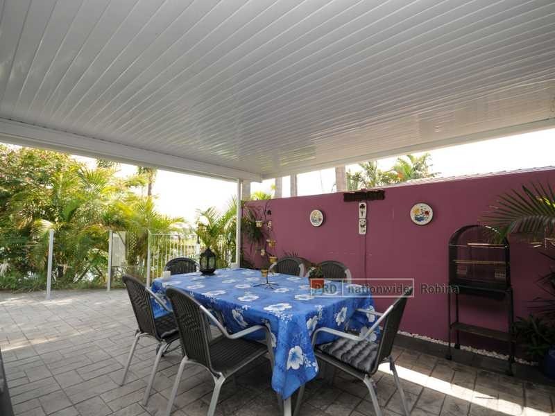 25 Tannah Court, Broadbeach Waters QLD 4218
