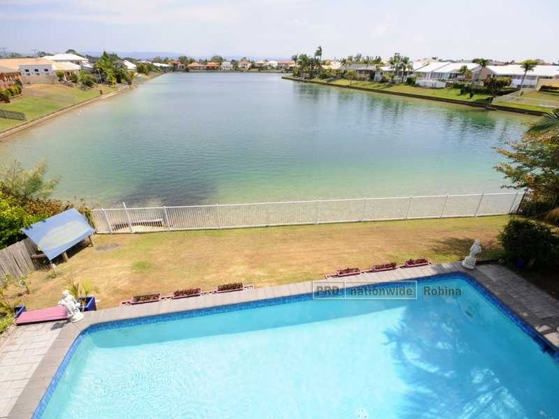 25 Tannah Court, Broadbeach Waters QLD 4218