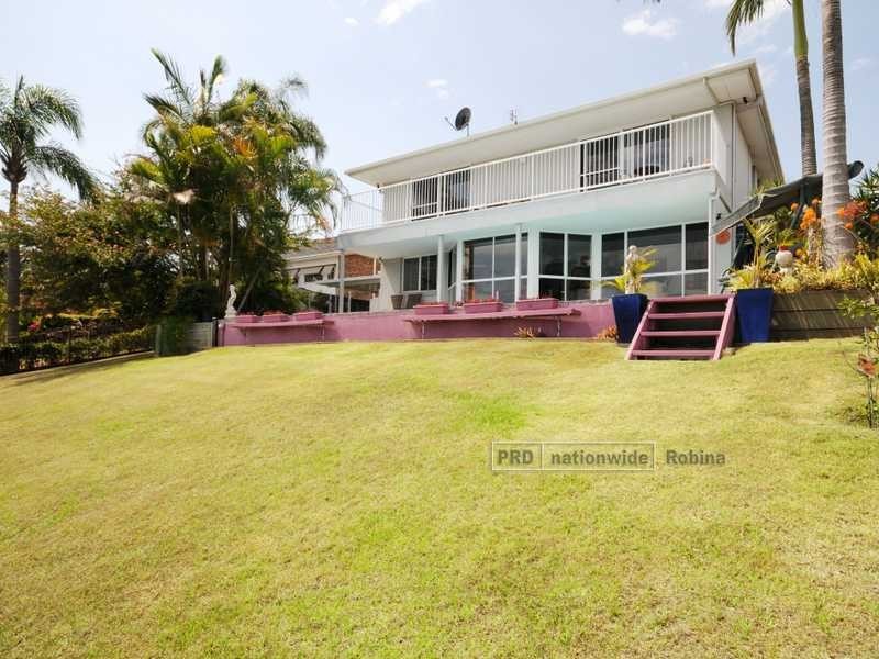 25 Tannah Court, Broadbeach Waters QLD 4218