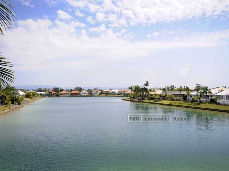 25 Tannah Court, Broadbeach Waters QLD 4218
