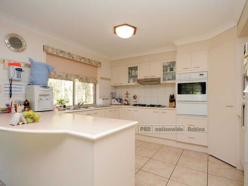 10 Columbine Way, Gaven QLD 4211