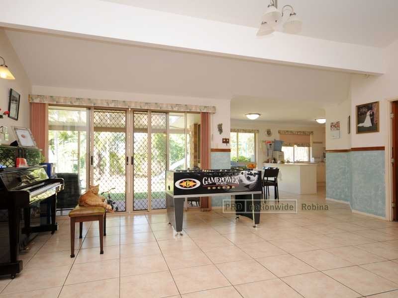 10 Columbine Way, Gaven QLD 4211