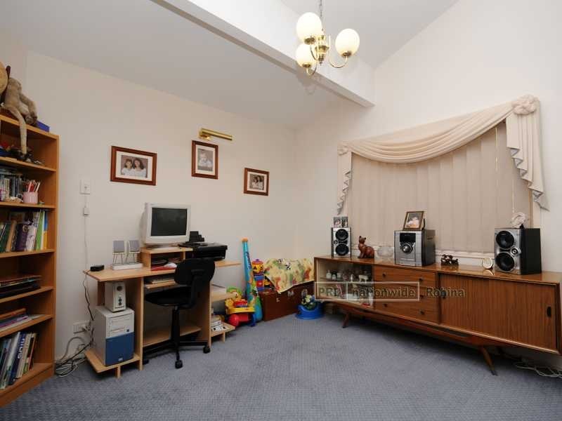 10 Columbine Way, Gaven QLD 4211