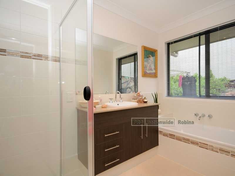 17 Laceflower Court, Reedy Creek QLD 4227