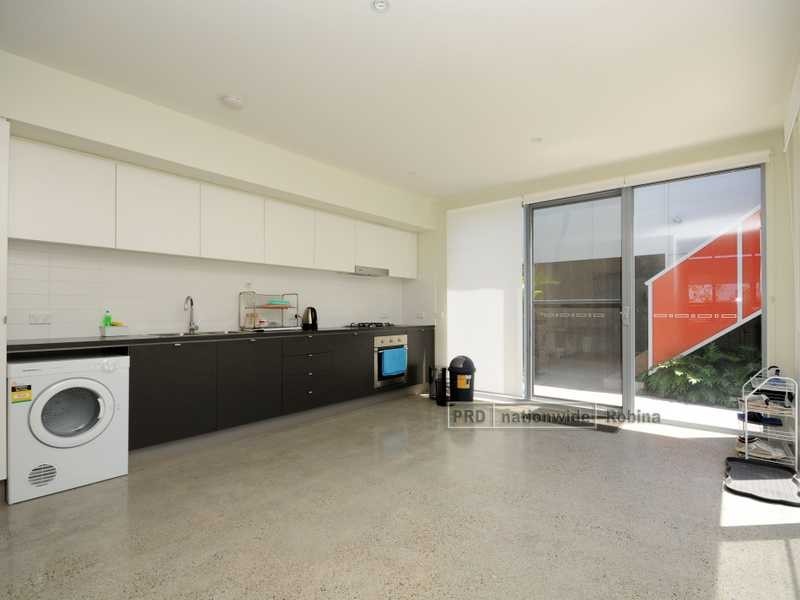 24 Lakefront Crescent, Varsity Lakes QLD 4227