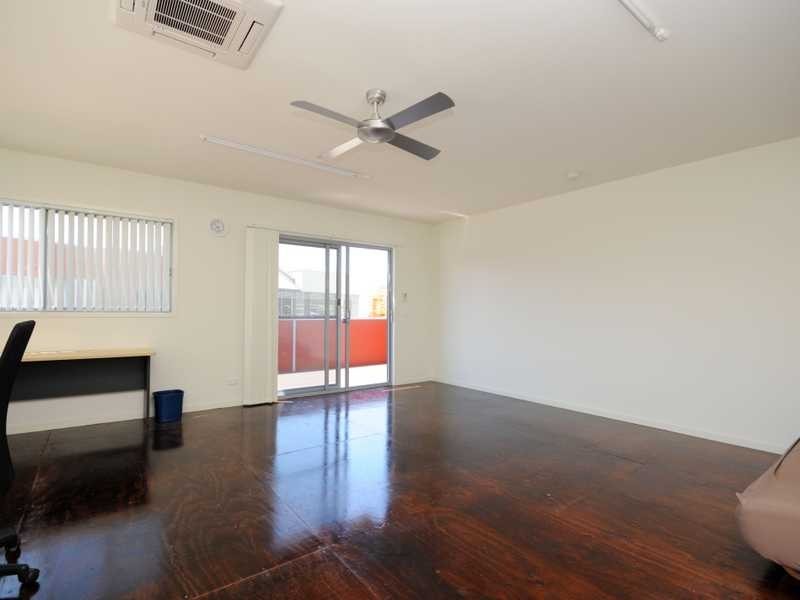 24 Lakefront Crescent, Varsity Lakes QLD 4227