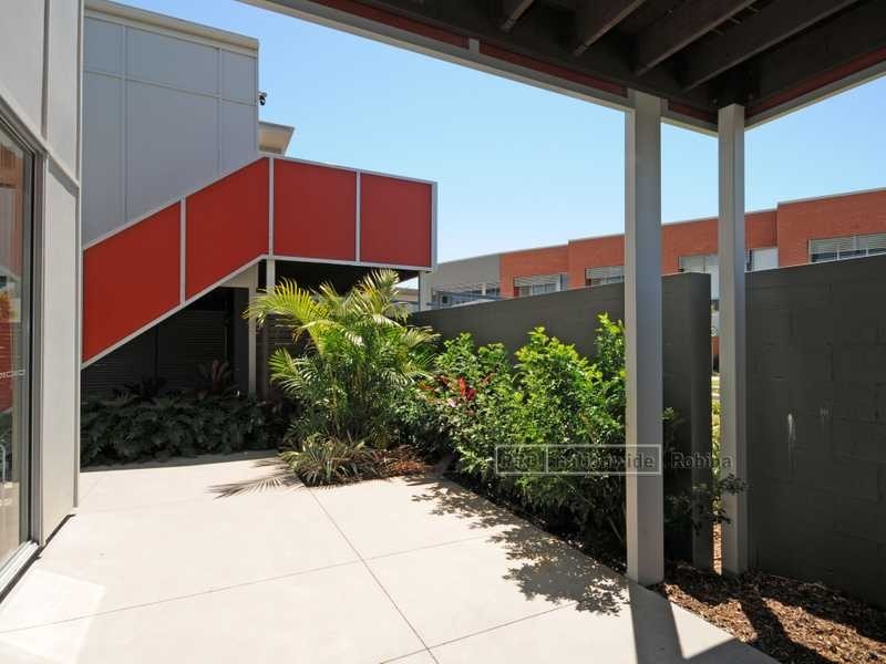 24 Lakefront Crescent, Varsity Lakes QLD 4227