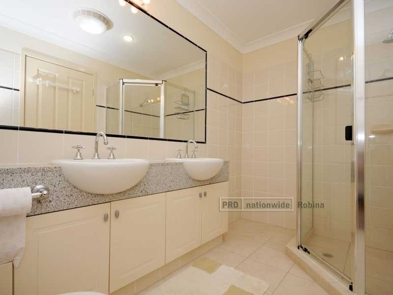 15 Duxton Drive, Varsity Lakes QLD 4227