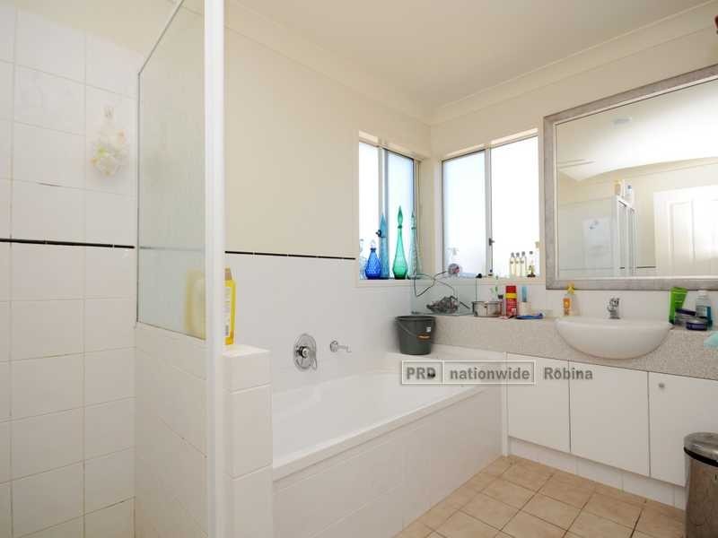 7 Carpentaria Court, Robina QLD 4226