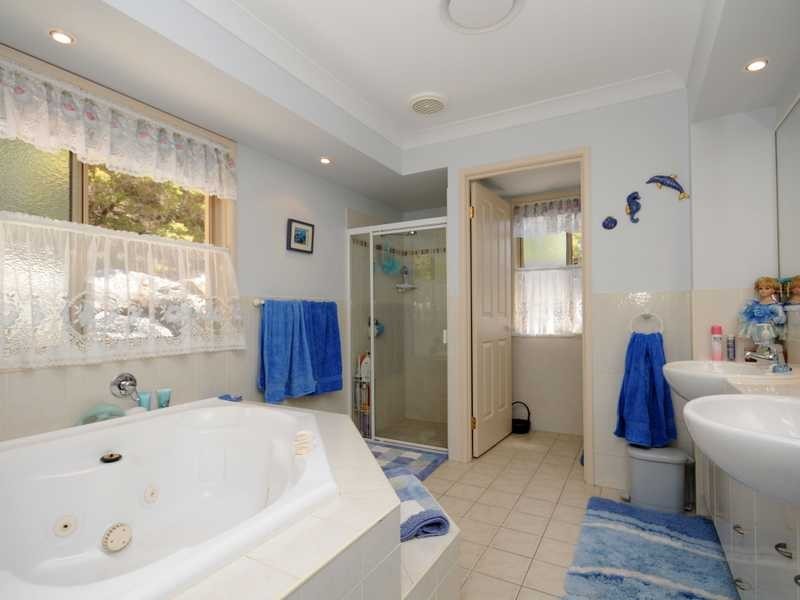 61 Ellis Drive, Mudgeeraba QLD 4213
