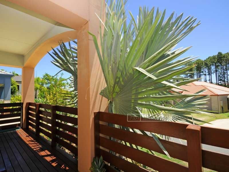 Unit 2/12 Vinson Drive, Varsity Lakes QLD 4227