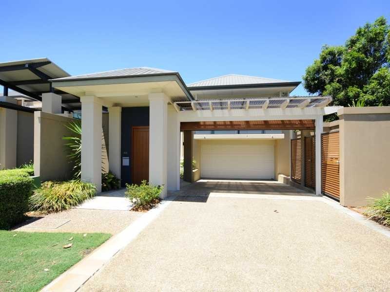 801 Glades Drive, Robina QLD 4226