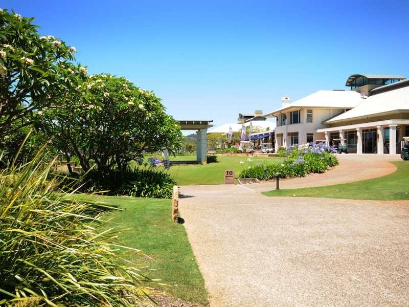 801 Glades Drive, Robina QLD 4226