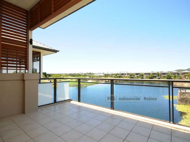 801 Glades Drive, Robina QLD 4226